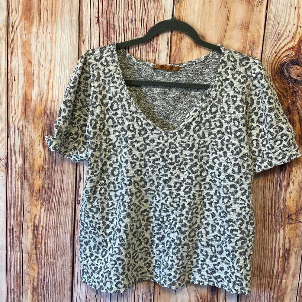 Women's Pullover Blouse by Belldini Size L Gray & White Silver highlights